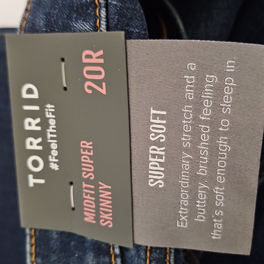 Torrid NWT Midfit Super Skinny Jeans - Picture 9 of 9